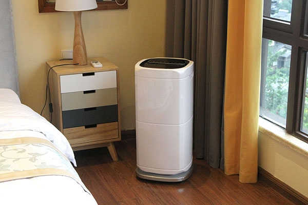 你好，我叫“回南天”，你看這水珠多愛我！