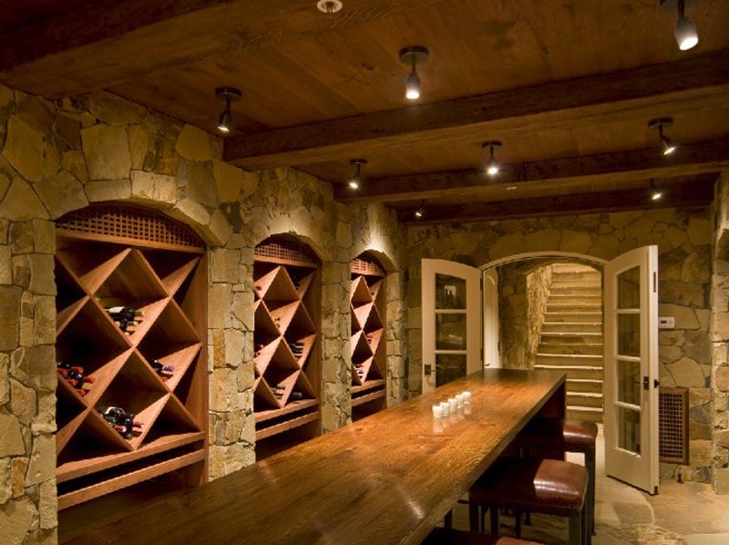 地下室潮濕：原因和解決方案