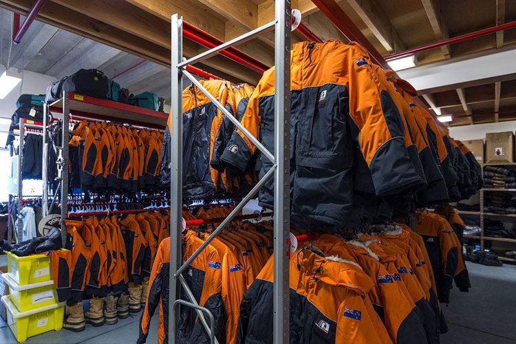 服裝倉庫如何除濕？倉庫好色先生在线播放輕鬆應對潮濕問題